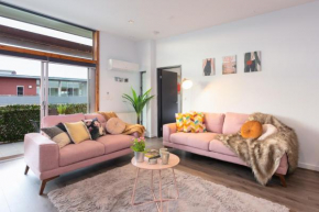 Trendy 2 Bed Apartment in the heart of St Kilda